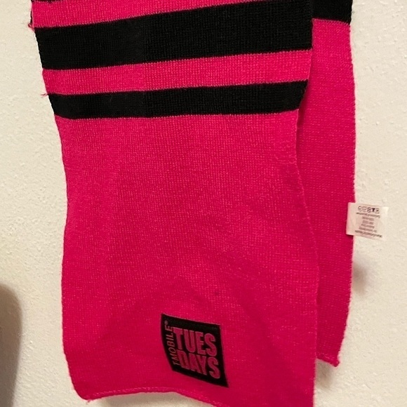 T Mobile Tuesday Black and Pink Striped Scarf - Picture 4 of 8